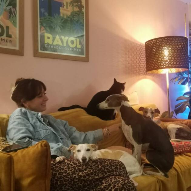 <3